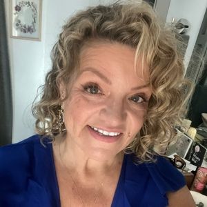 Meet your Posher, Anique